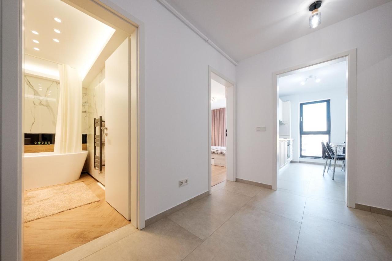 Brand New Luxury Apartment In The Heart Of Брашов Экстерьер фото