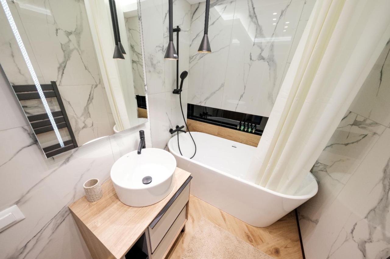 Brand New Luxury Apartment In The Heart Of Брашов Экстерьер фото