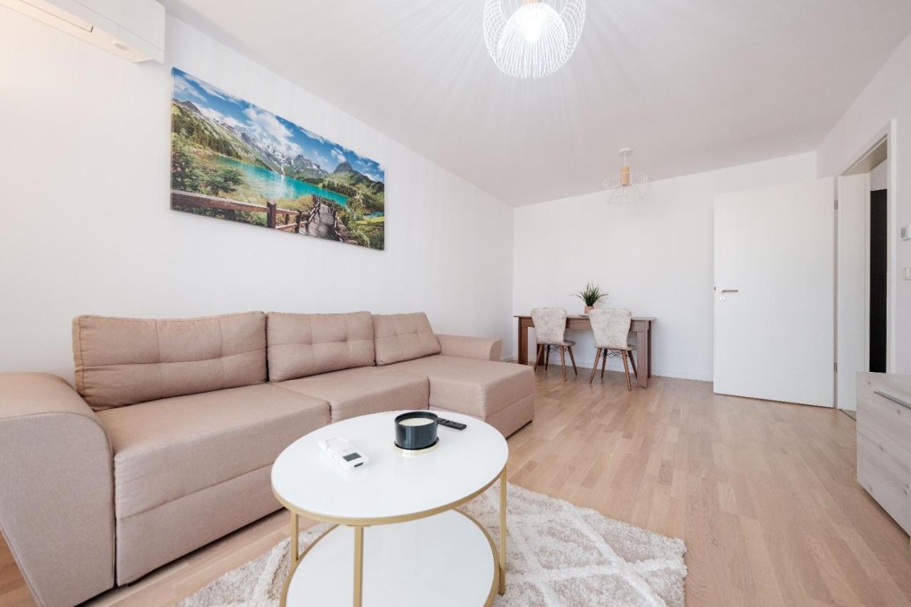 Brand New Luxury Apartment In The Heart Of Брашов Экстерьер фото